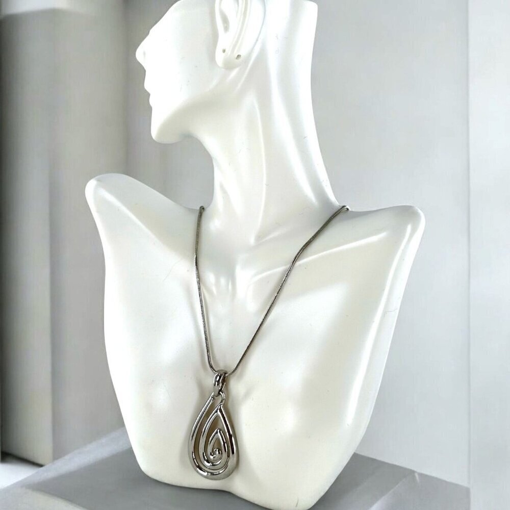 NEW Lia Sophia Curlique Modernist Silver Pendant Chain Necklace